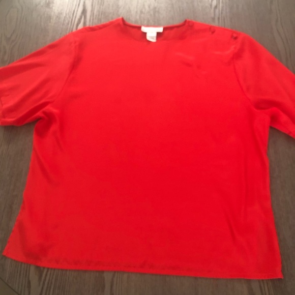 Red woman’s blouse - Picture 9 of 12